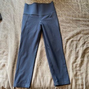 Old Navy Women’s Elevate Cropped Leggings